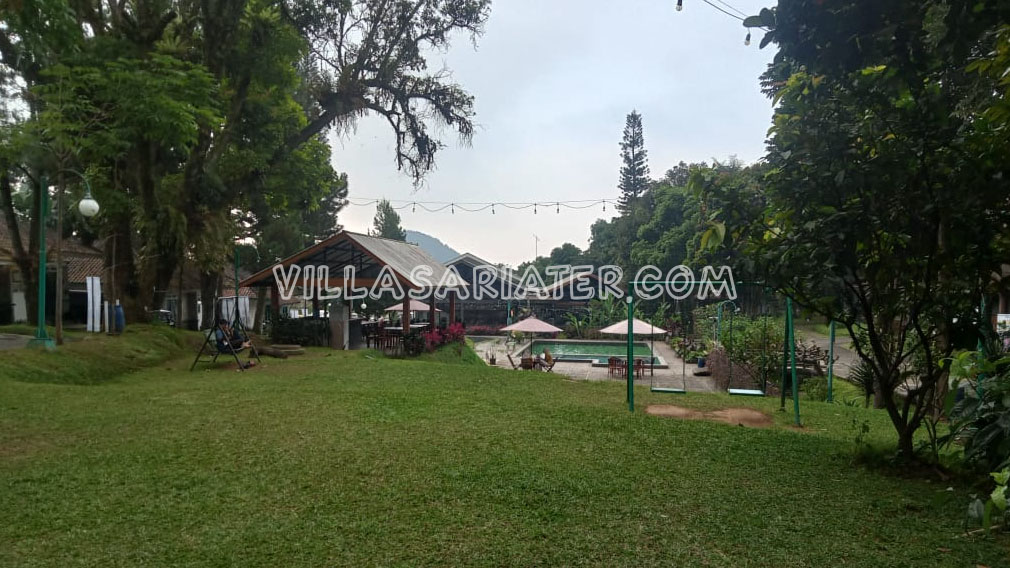 Villa Sari Alam Ciater, halaman luas